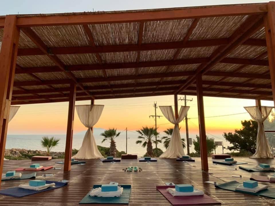 Kathys Island Retreat Apart otel Adia Dış mekan fotoğraf