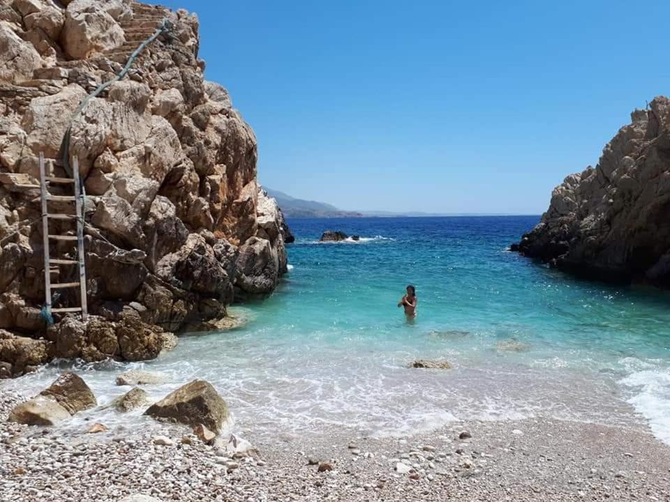 Kathys Island Retreat Apart otel Adia Dış mekan fotoğraf