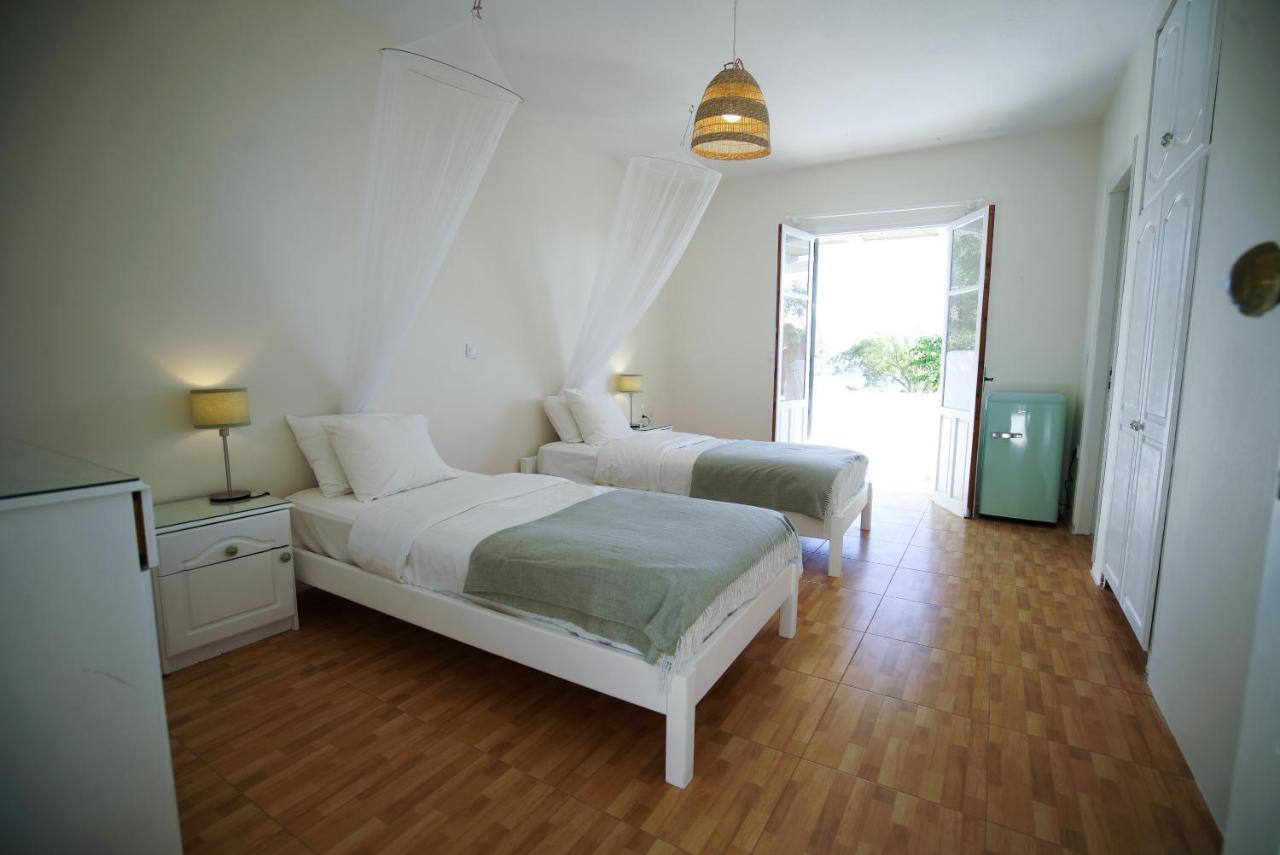 Kathys Island Retreat Apart otel Adia Dış mekan fotoğraf