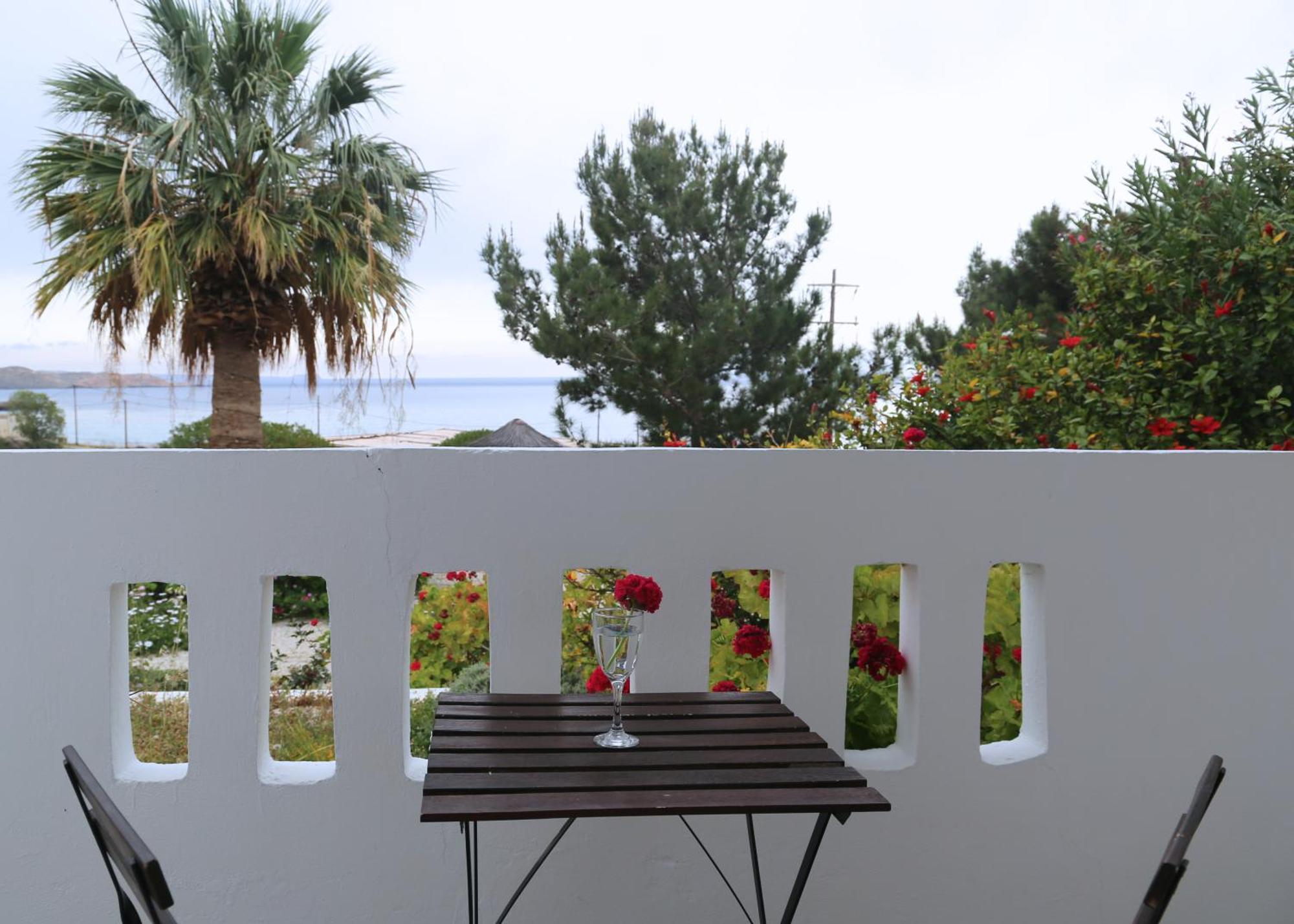 Kathys Island Retreat Apart otel Adia Dış mekan fotoğraf