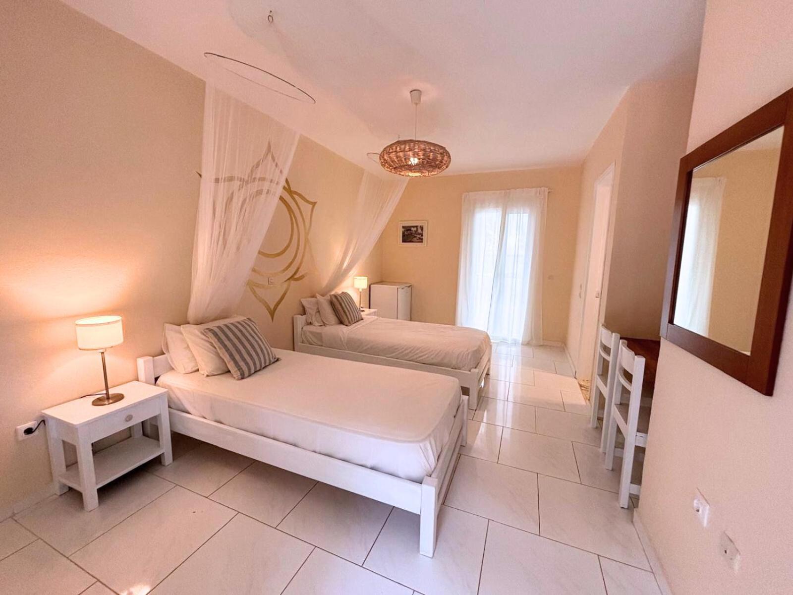 Kathys Island Retreat Apart otel Adia Dış mekan fotoğraf