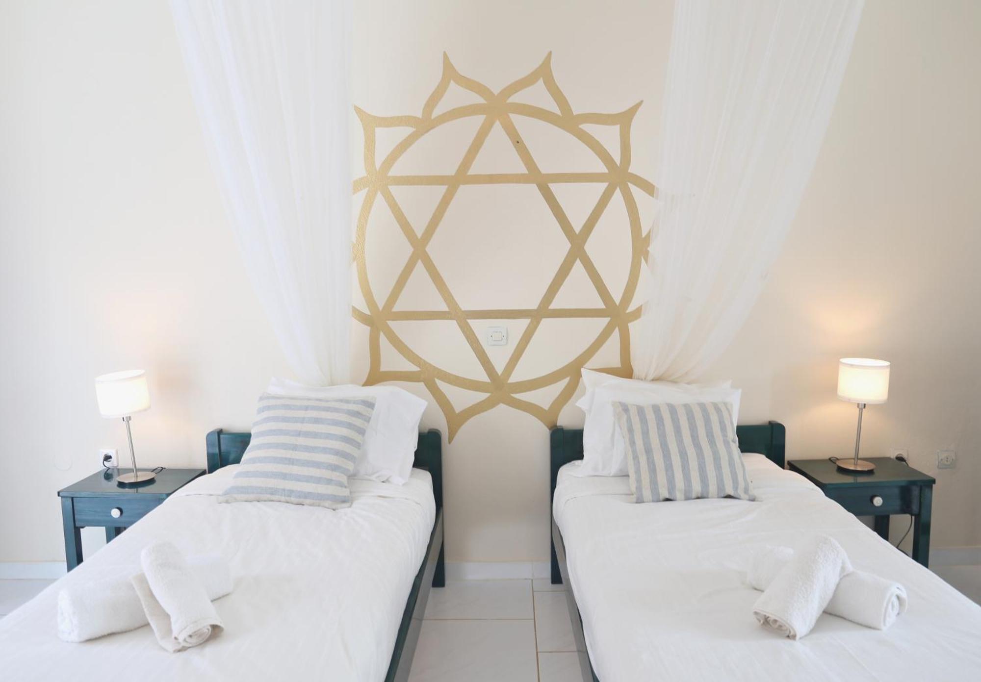 Kathys Island Retreat Apart otel Adia Dış mekan fotoğraf