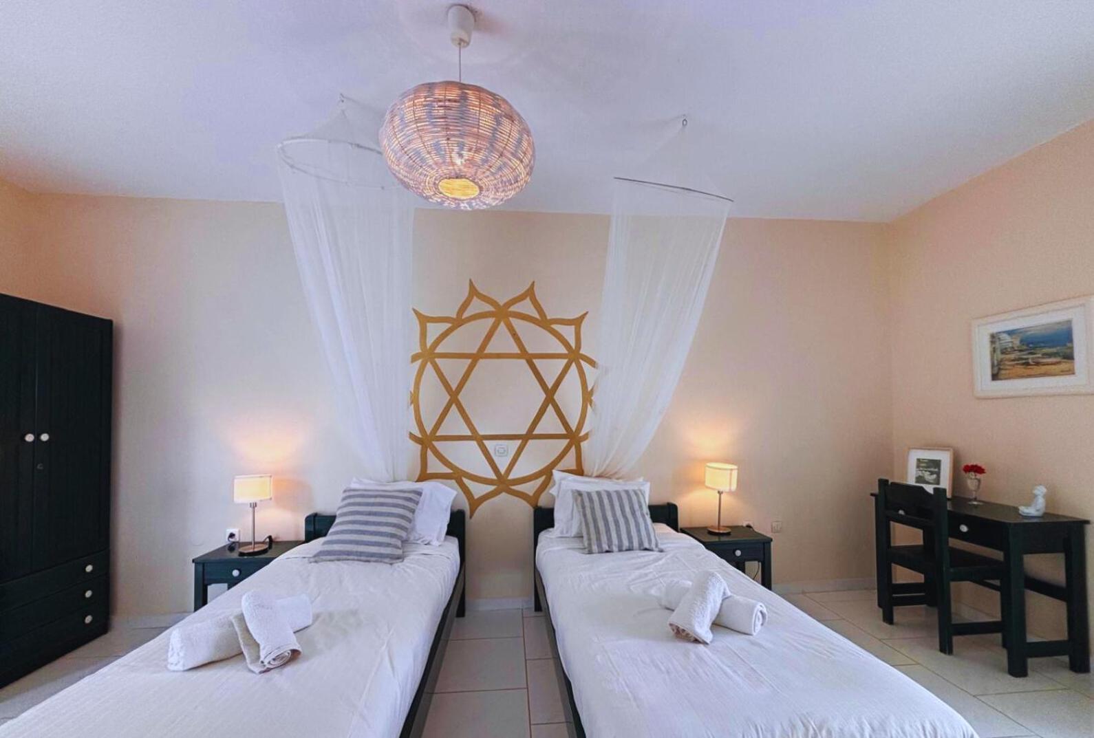 Kathys Island Retreat Apart otel Adia Dış mekan fotoğraf