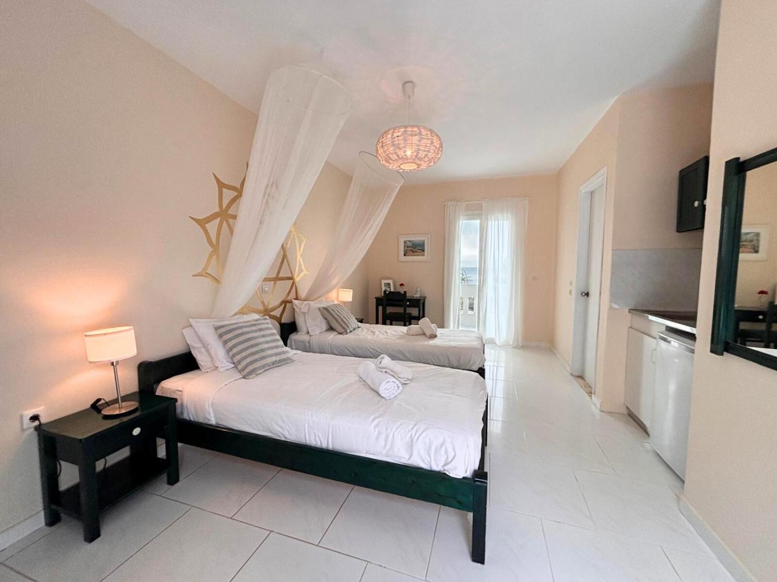 Kathys Island Retreat Apart otel Adia Dış mekan fotoğraf