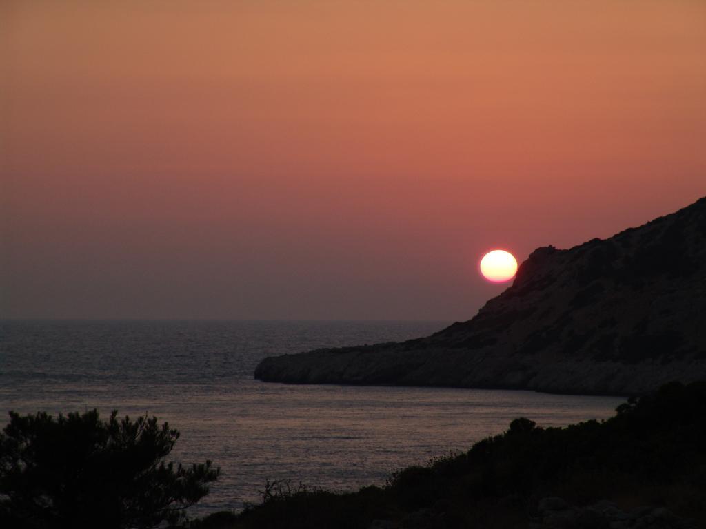 Kathys Island Retreat Apart otel Adia Dış mekan fotoğraf