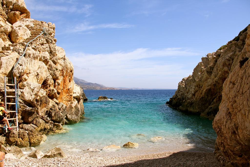 Kathys Island Retreat Apart otel Adia Dış mekan fotoğraf